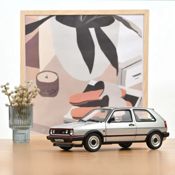 ماکت فولکس‌واگن گلف GTI ۱۹۸۹ نقره‌ای الماسی Norev