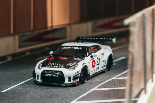 ماکت نیسان GT-R R35 LB-Works تایپ ۲ سفید Tarmac Works
